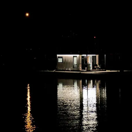 Alma Flotante Båthotell Muxia