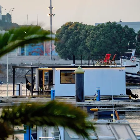 Alma Flotante Båthotell *