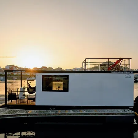 Båthotell Alma Flotante *