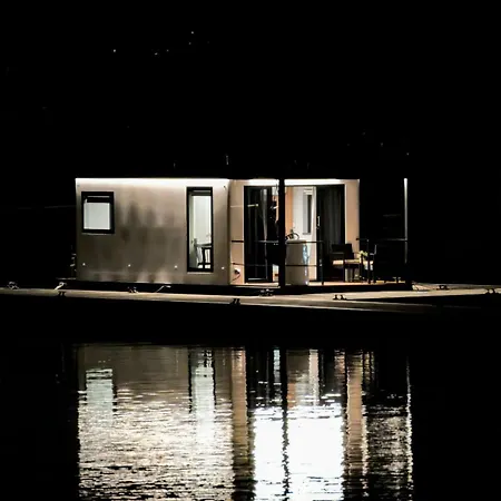 Båthotell Alma Flotante *