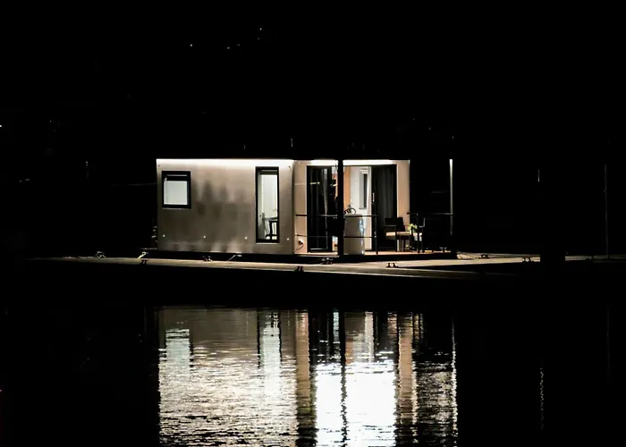 船上ホテル Alma Flotante *
